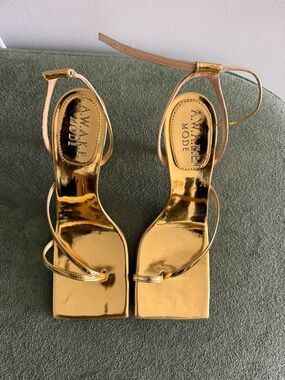 A.W.A.K.E. Mode Gold Metallic Strappy Square-Toe Sandals